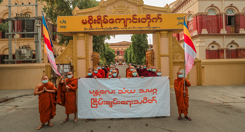 မြန်မာပြည်အမြန်အေးချမ်းစေရန် မန္တလေး သံဃသမဂ္ဂ ငြိမ်းချမ်းရေးသပိတ် ပရိတ်ရွတ်