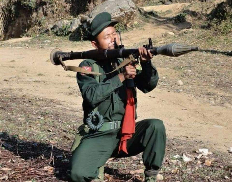ပူတာအိုခရိုင်၌စစ်ကား ၁ စီး မိုင်းခွဲခံရ၊ စစ်ကူကား ကြားဖြတ်တိုက်ခိုက်ခံရပြီး ၁၀ ဦးခန့် သေဆုံး