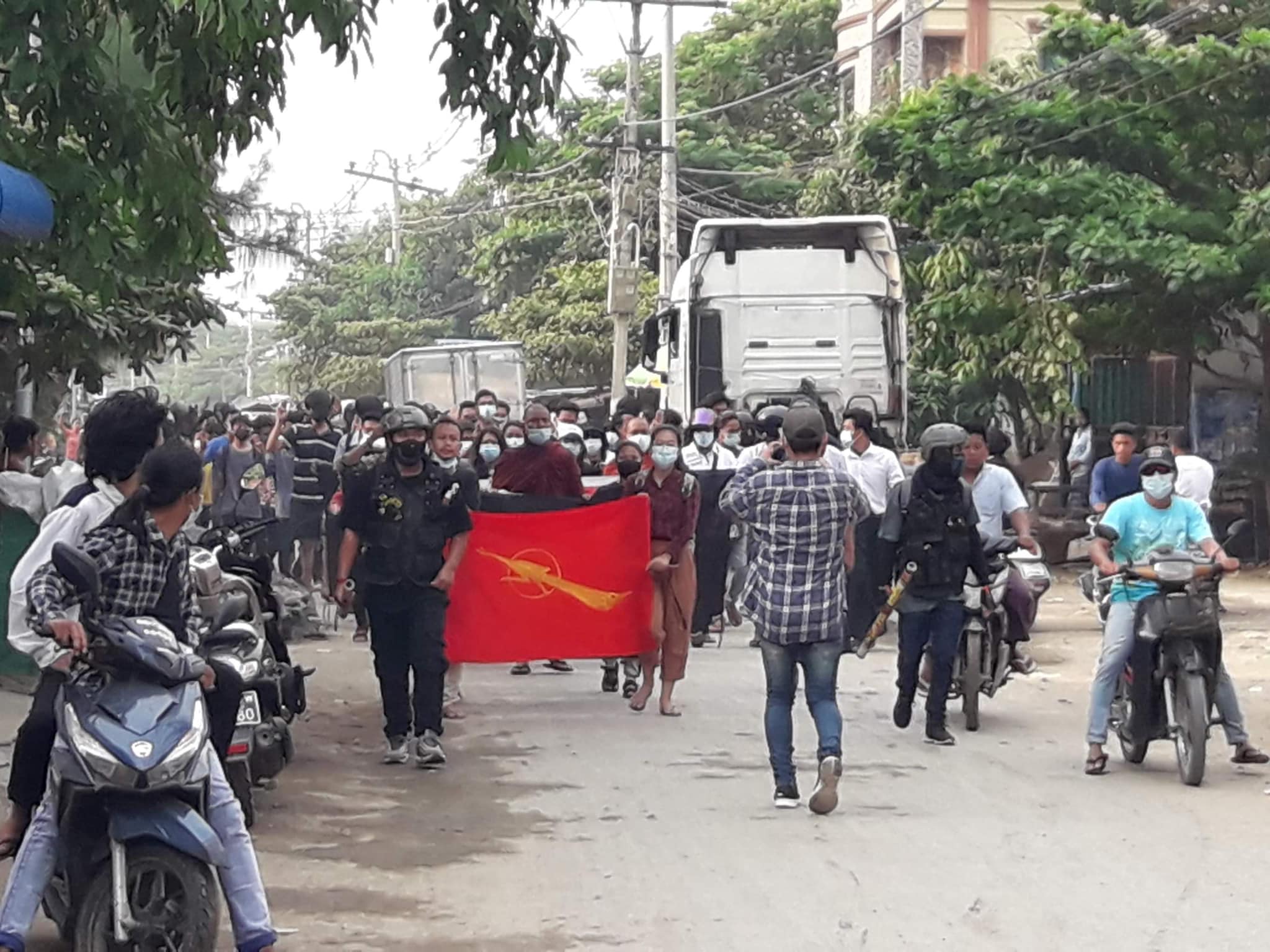 အတာတော်လှန်ရေးအဖြစ် စုပေါင်းသပိတ် ချီတက်ဆန္ဒပြ