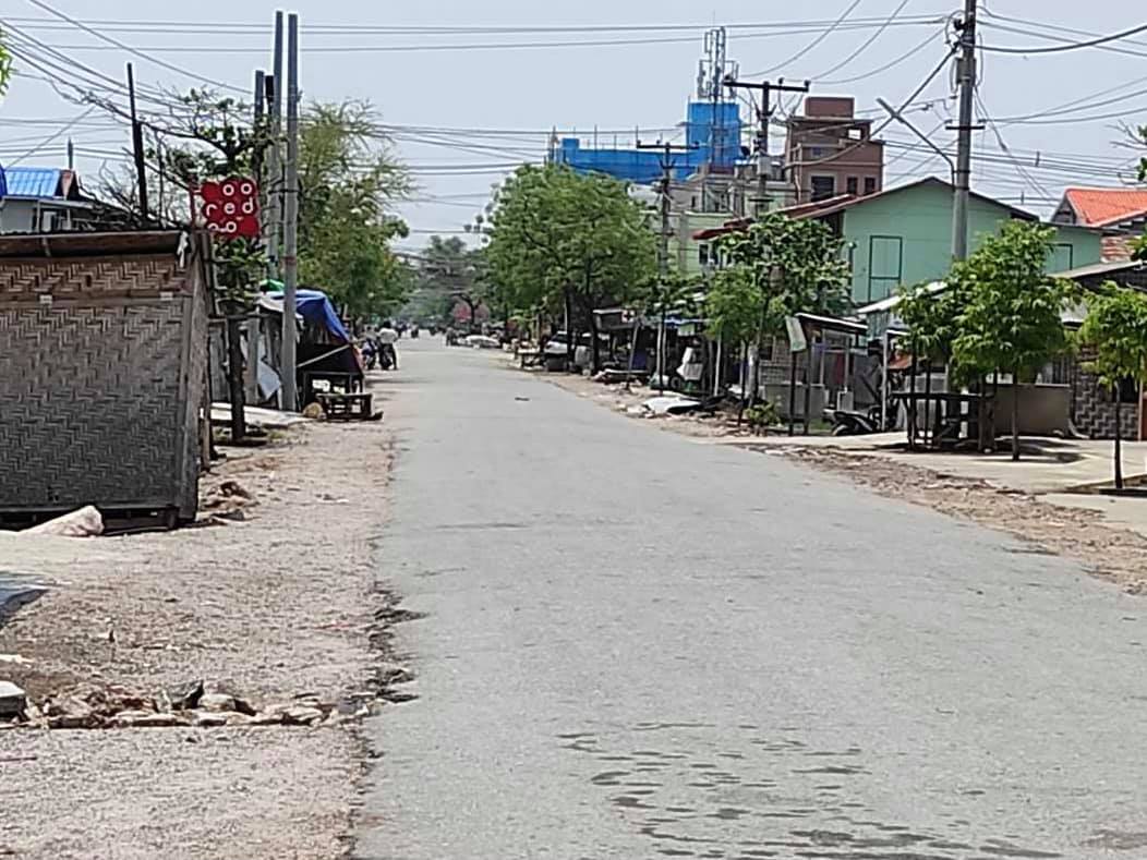 မန္တလေးမြို့ ရပ်ကွက်များတွင် အကြမ်းဖက်လက်နက်ကိုင်များက အတင်းအကျပ်ရေပက်ခိုင်း