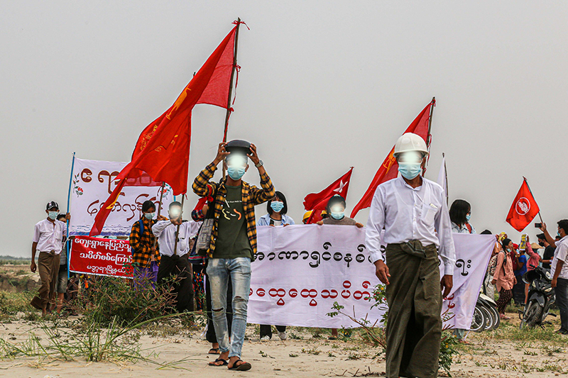 ဧရာဝတီမြစ်ကမ်းဘေးက အထွေထွေ သပိတ် တပ်ပေါင်းစု
