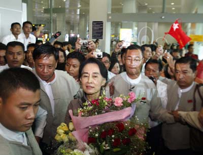 ေဒၚေအာင္ဆန္းစုၾကည္ ဥေရာပခရီးစဥ္မွ ျပန္လည္ေရာက္႐ွိ (ဓာတ္ပံု)