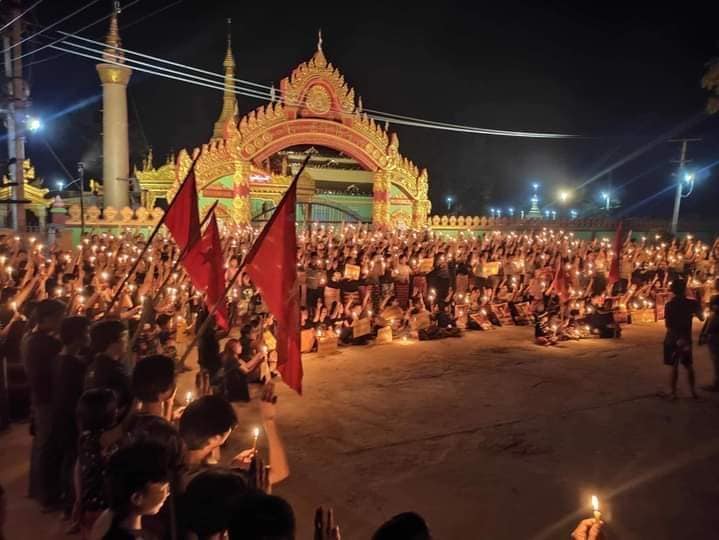 ကိုဝေမိုးနိုင် အမြန်ဆုံးလွတ်မြောက်ရေး မုံရွာတွင် ဆီမီးထွန်းဆုတောင်း