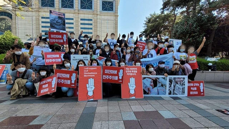 တောင်ကိုရီးယားရောက်မြန်မာများ စစ်အာဏာရှင်ဆန့်ကျင်ရေး ဆန္ဒပြ