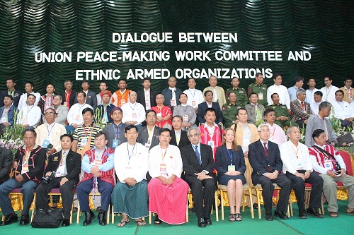 ျမစ္ၾကီးနားေဆြးေနြးပြဲ နုိင္ငံေရးမူေဘာင္နွင့္အပစ္ရပ္စဲေရး အေက်အလည္ ေဆြးေနြး