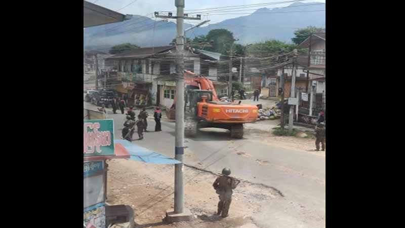 မိုးကုတ်မြို့ရှိ သပိတ်ခေါင်းဆောင် ၁ ဦး၏ နေအိမ်ကို အကြမ်းဖက်စစ်အုပ်စုက ဝင်ရောက်ဖျက်ဆီး