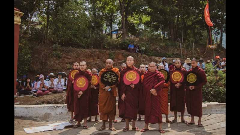 မိုးကုတ်မြို့ ရေပူကျောင်းက ဦးပဉ္စင်းတပါးကို အကြမ်းဖက်စစ်အုပ်စု ဖမ်းဆီး