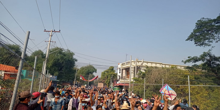 အကြမ်းဖက်စစ်အုပ်စုက ကျောက်ဆည် ကျေးရွာပြည်သူများ၏ ပစ္စည်းများကို အဓမ္မသိမ်းယူ