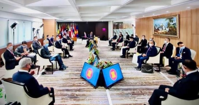 မြန်မာ့အရေး ဘုံသဘောတူညီချက် ၅ ချက်    အာဆီယံကြေညာ၊ နိုင်ငံရေးအကျဉ်းသားများ လွှတ်ပေးရေး မပါဝင်