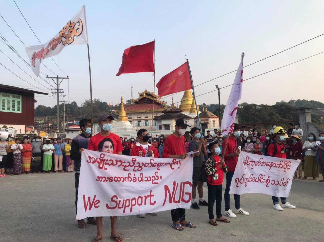 မိုးကုတ်သပိတ်ခေါင်းဆောင်အိမ်က ပစ္စည်းများကို အကြမ်းဖက်စစ်အုပ်စု ယူဆောင်