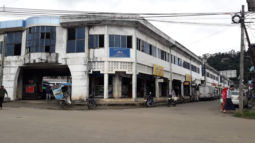 မိုးကုတ်မြို့ နီလာဈေးတွင် ပြည်သူ ၁ ဦးကို အကြမ်းဖက်စစ်အုပ်စုက ဖမ်းဆီး