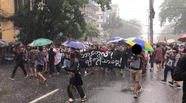 မိုးသည်းထဲက ရန်ကုန်သပိတ်