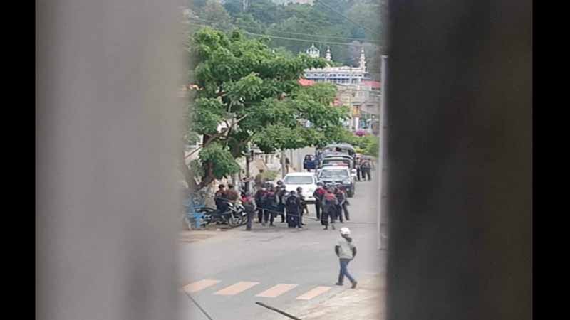 မိုးကုတ်မြို့တွင် အကြမ်းဖက်စစ်အုပ်စုက ဖမ်းသွားသည့် ပြည်သူ ၄၀ ပြန်လွတ်