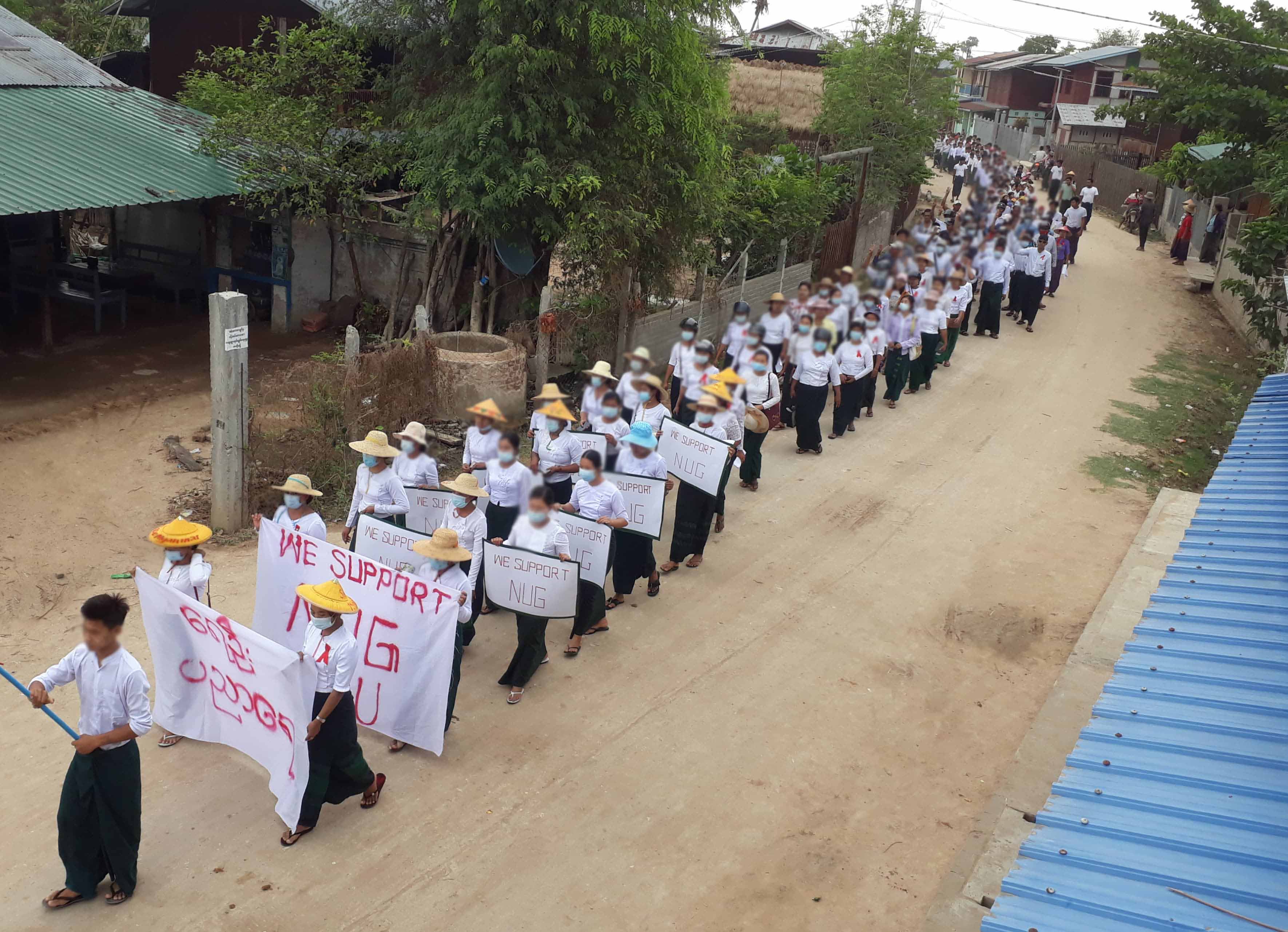 ရေဦးမြို့နယ် ကျောင်းသားနှင့်ပြည်သူများက စစ်ကောင်စီကို ဆန့်ကျင်ဆန္ဒပြ