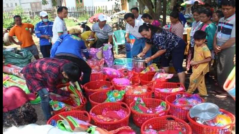 နမ္မတူမြို့နယ် မန်လီကျေးရွာက စစ်ဘေးမီးဘေးသင့် ပြည်သူများအတွက်ကူညီ