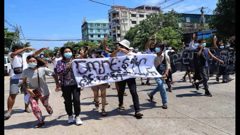 ကျောင်းနံရံမှာ ဒေါင်းအလံပြန်တွေ့စေရမယ်