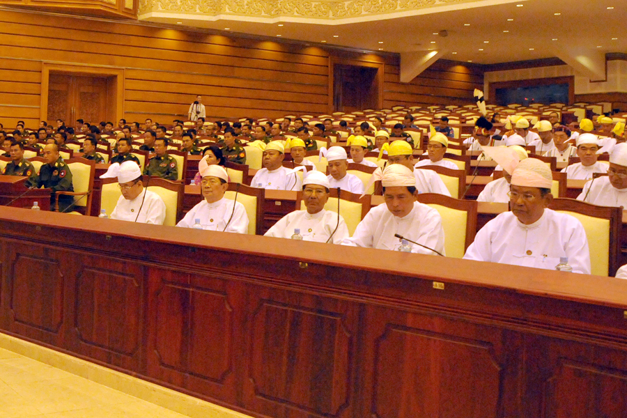 ၀န္ၾကီးေတြ မ်ားေနတာကို လြွႊတ္ေတာ္မွာ ေ၀ဖန္