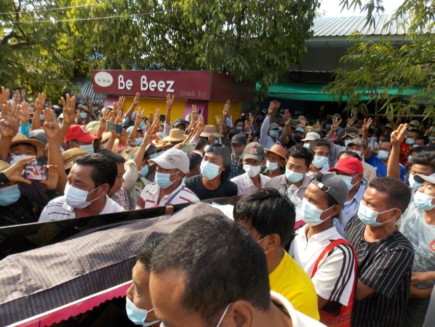 ကဗျာဆရာခက်သီကို ဇာတိမြေပုလဲမြို့တွင် ဂူသွင်းသင်္ဂြိုဟ်