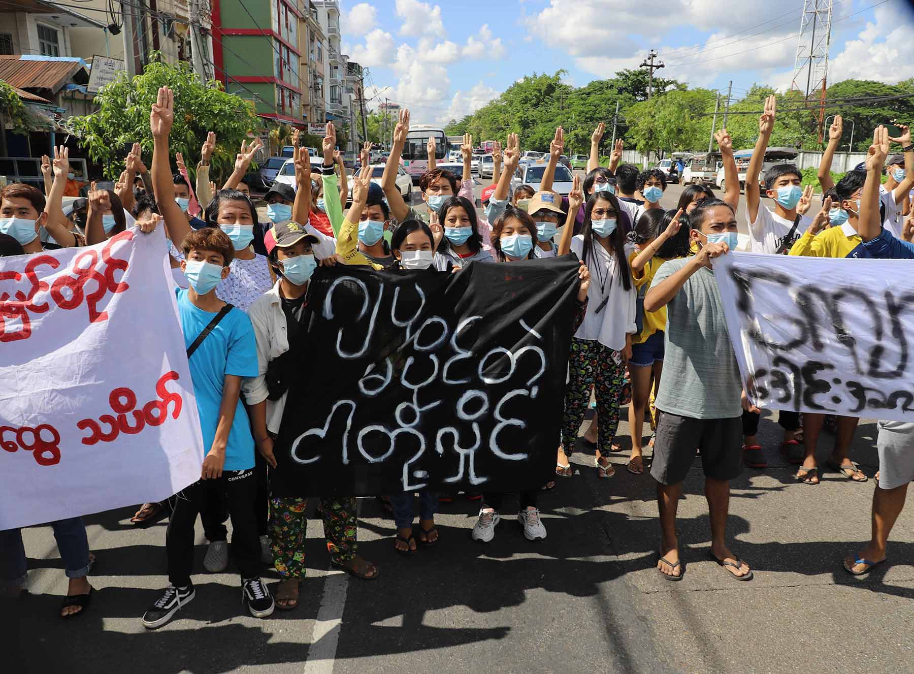 ရန်ကုန်မြို့က လူငယ်တွေရဲ့ စစ်အာဏာရှင်ဆန့်ကျင်ရေးသပိတ်