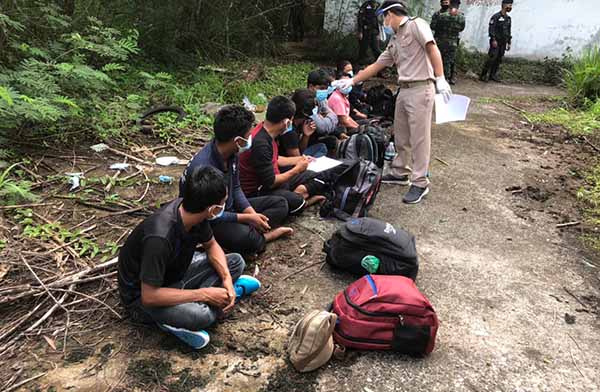 မလေးရှားမှတရားမဝင်ပြန်လာသည့် မြန်မာ ၁၀ ဦး တက္ကစီကားပေါ်ဖမ်းဆီးခံရ