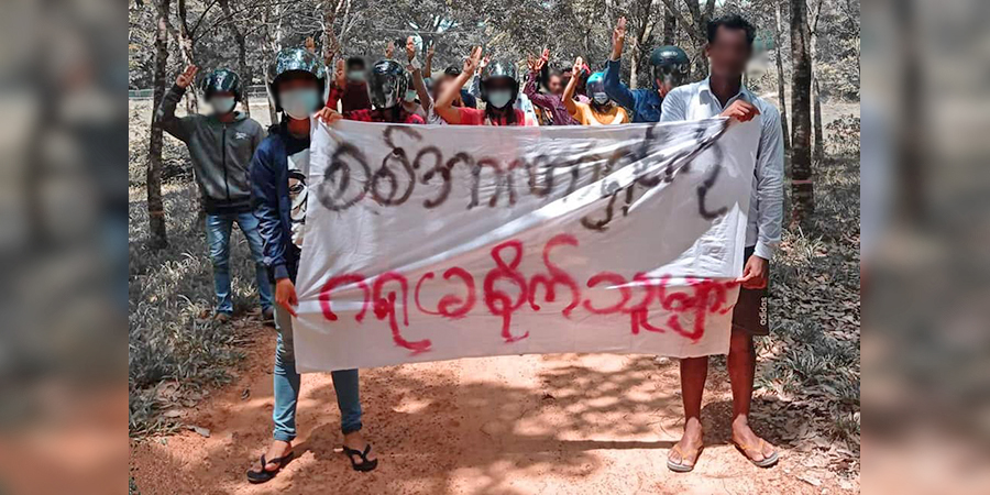 မော်လမြိုင်လူငယ်တွေ အကြမ်းဖက် စစ်ကောင်စီကို ဆန္ဒပြ