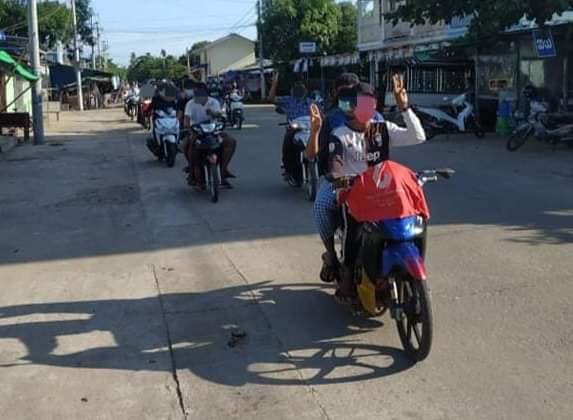 မော်လမြိုင်တွင် အကြမ်းဖက်စစ်ကောင်စီကို ဆန္ဒပြ