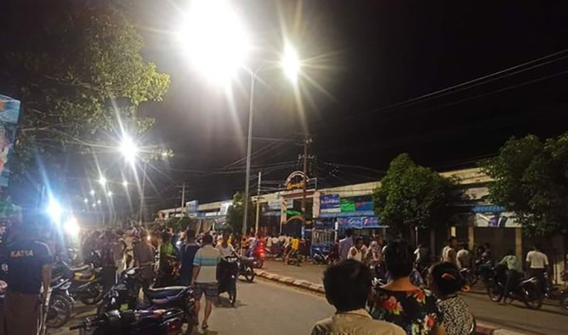 ကသာ မြို့မစျေးကြီးထဲ အကြမ်းဖက်စစ်တပ် ဝင်ရောက်စီးနင်း
