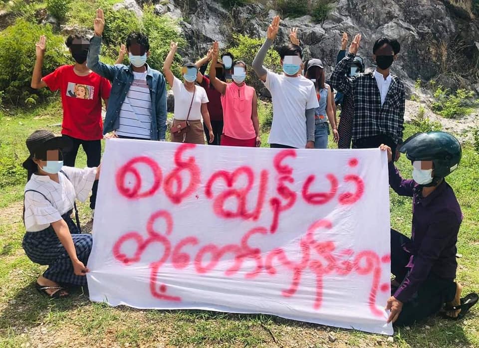 အကြမ်းဖက်စစ်ကောင်စီကို မော်လမြိုင်လူငယ်များ ဆက်လက်ဆန္ဒပြ