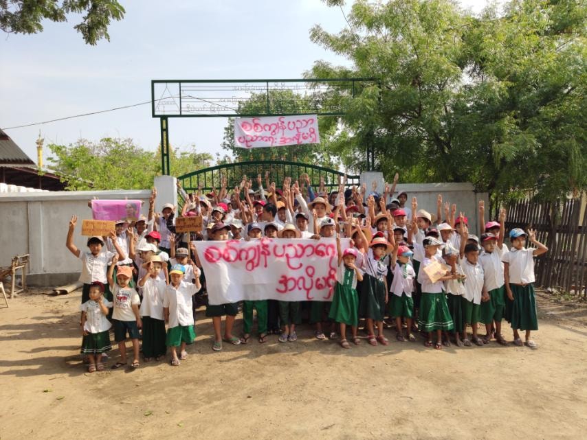 ဒီပဲယင်းမြို့နယ်က ကလေးငယ်တွေရဲ့ စစ်ကျွန်ပညာရေးဆန့်ကျင်သပိတ်