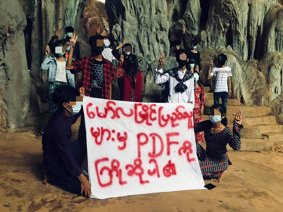 ပြည်သူ့ကာကွယ်ရေးတပ်ဖွဲ့အား ကြိုဆိုကြောင်း မော်လမြိုင်လူငယ်များ ဆန္ဒထုတ်ဖော်