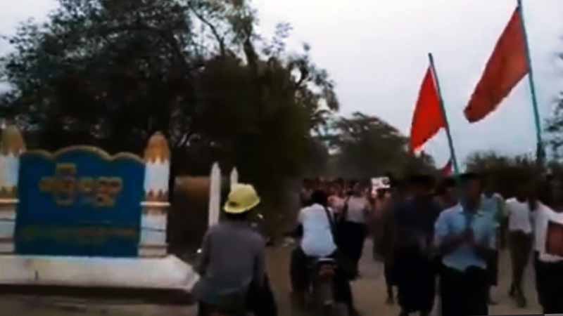 စလင်းမြို့နယ် မြေနုကျေးရွာဘုန်းကြီးကျောင်းကို စစ်တပ်ကဝင်စီးပြီး လူငယ်  ၅ ဦးကို ဖမ်းဆီး