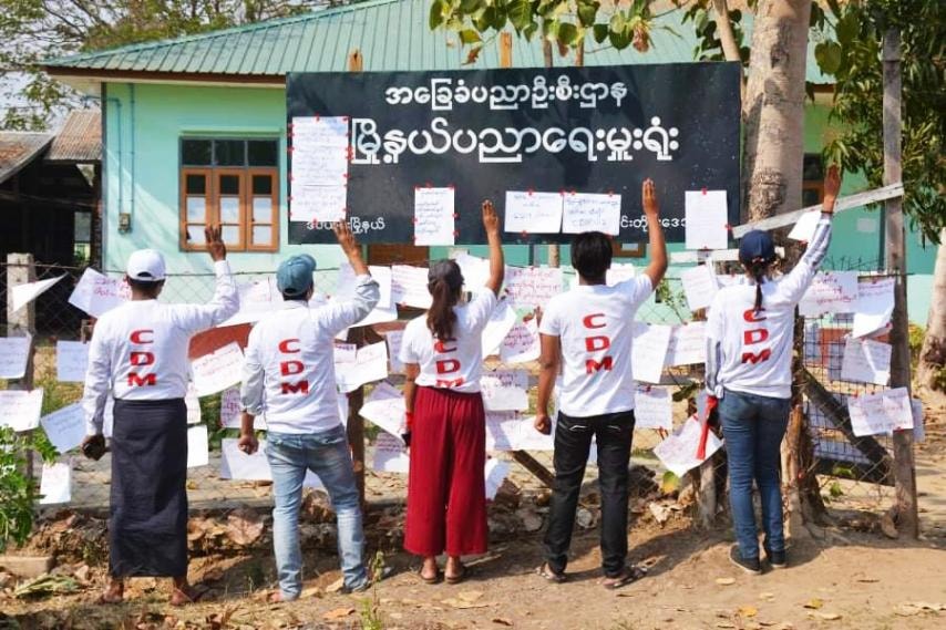 ဒီပဲယင်းမြို့နယ်က ပညာရေးဝန်ထမ်း ၈၀၀ ကျော် အလုပ်တာဝန်ကရပ်ဆိုင်းခံရ