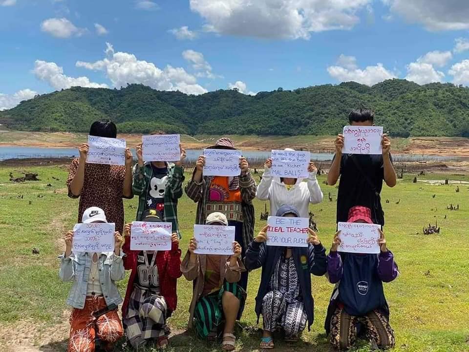 ပေါင်မြို့မှ လူငယ်များ စစ်ကျွန်ပညာရေး အလိုမရှိကြောင်း ဆန္ဒပြ