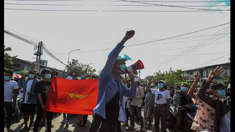 ညနေတိုင်း ဟွန်းသပိတ် ပြန်လုပ်ရန် မန္တလေးတကသများ တိုက်တွန်း
