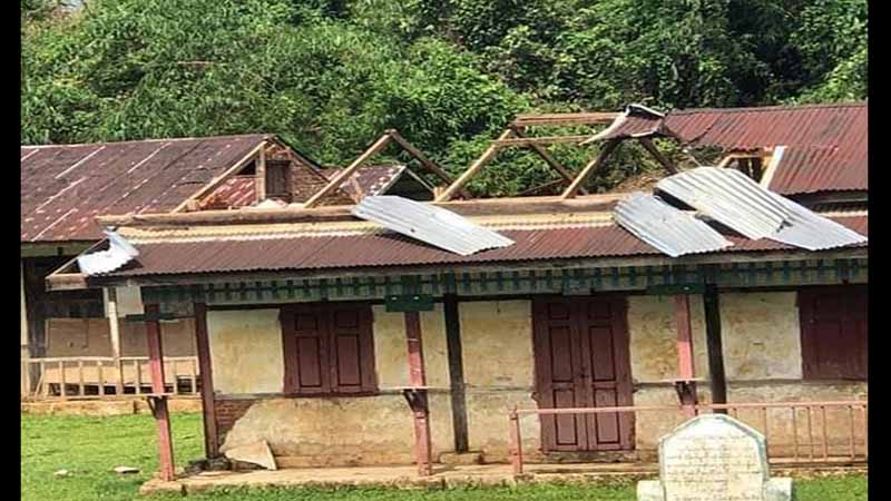 လေပြင်းတိုက်ခတ်သဖြင့် မန်ဒေါင်အလကကျောင်း အမိုးလန်