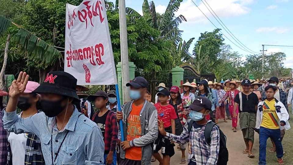 စစ်အာဏာရှင်ဆန့်ကျင်ဆန္ဒပြပွဲနှင့် ကျဆုံးကဗျာဆရာ ​ကေဇဝင်းအတွက် ဆုတောင်းပွဲပြုလုပ်
