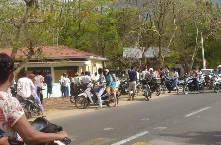 နတ်မောက်မြို့ အလယ်တန်းကျောင်းတွင် ဗုံးပေါက်ကွဲ