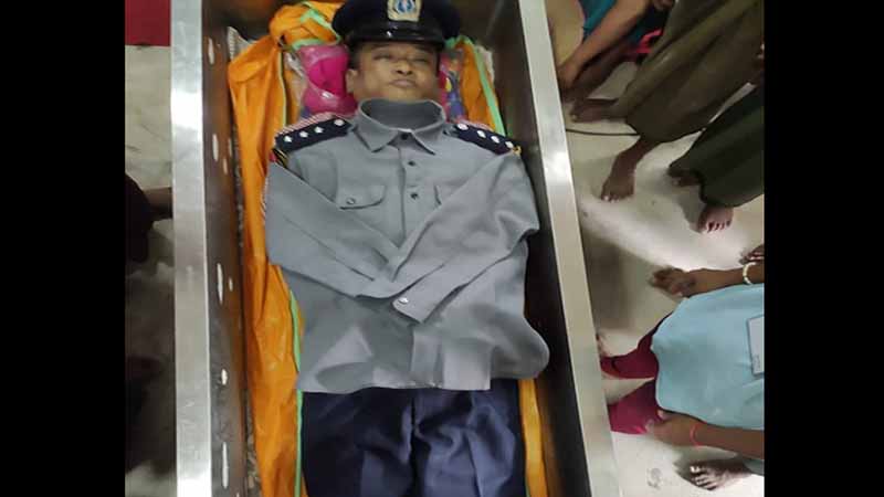 ပစ်သတ်ခံရသည့် ရဲမှူး ဇော်ခင်၏ ရုပ်အလောင်း နေရပ်ပြန်ပို့