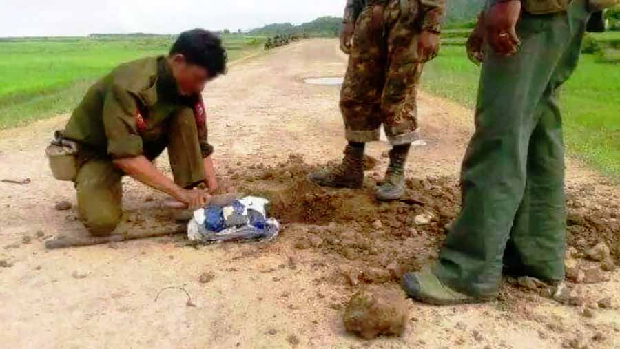 ဖာပွန်မြို့နယ်တွင် ကျောက်မိုင်းလုပ်သား ၁ ဦး မိုင်းနင်းမိပြီး ခြေလက်ပြတ်ထွက် ဒဏ်ရာရ