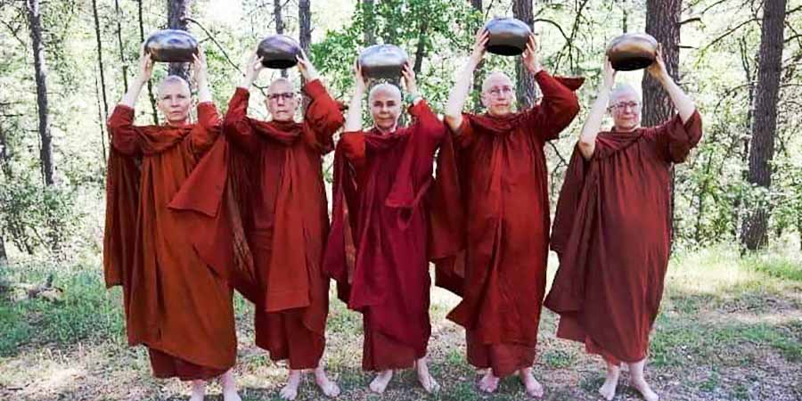 ကမ္ဘာအနှံ့ရှိ သံဃာတော်များက စစ်အာဏာရှင်ဆန့်ကျင် Alms-bowl လှုပ်ရှားမှုပြုလုပ်