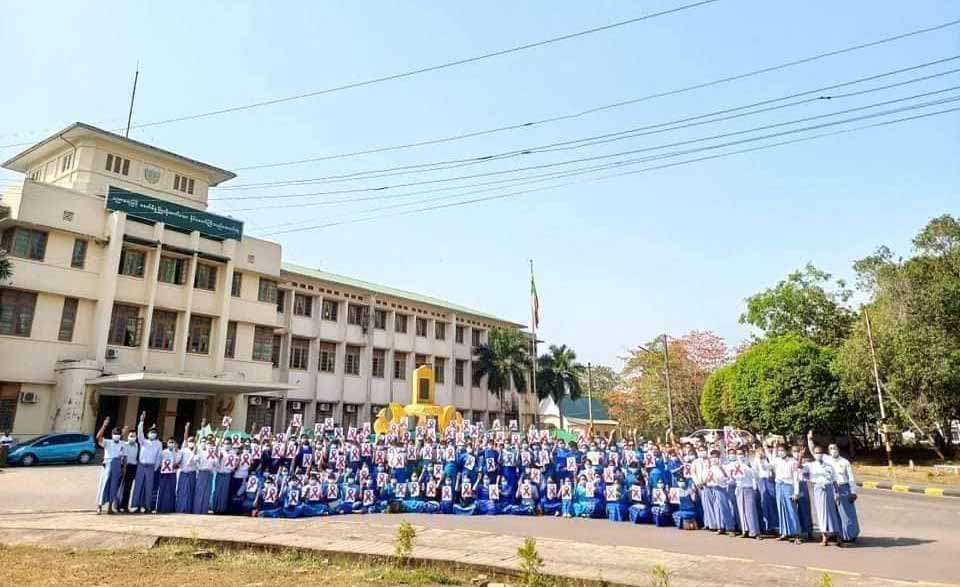 မော်လမြိုင်တက္ကသိုလ်က ဆရာ၊ ဆရာမ ‌၂၉ ဦး ရာထူးက ထပ်မံထုတ်ပယ်ခံရ