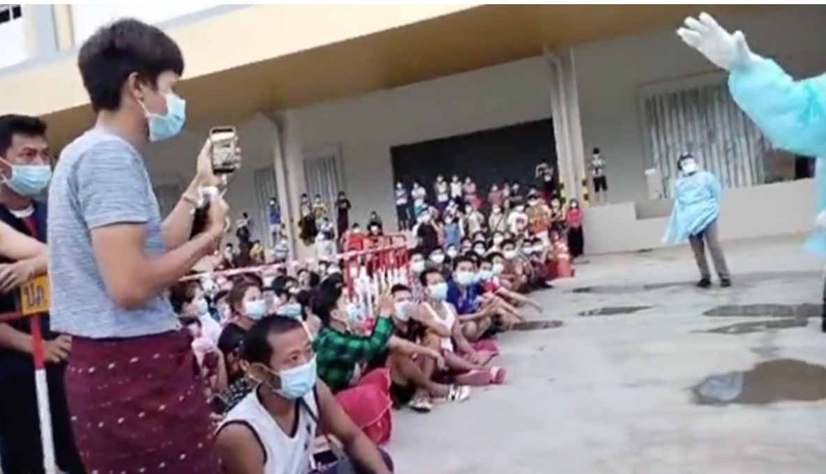 ကိုဗစ်ကြောင့် ထိုင်းစက်ရုံတွင် ကွာရန်တင်းဝင်နေရသည့် မြန်မာလုပ်သားထောင်ချီဆန္ဒပြ