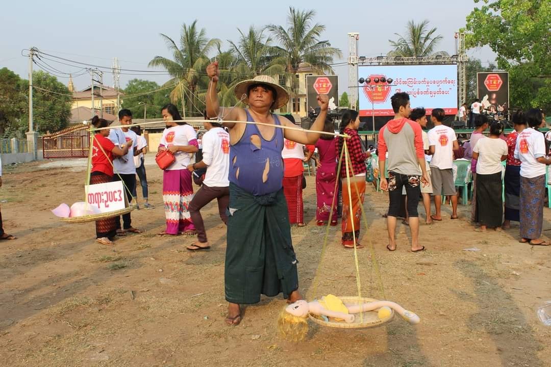 မကွေးမြို့က ကဗျာဆရာ ရာစုသစ်နှင့် အမျိုးသား ၁ ဦး ဖမ်းဆီးခံရ