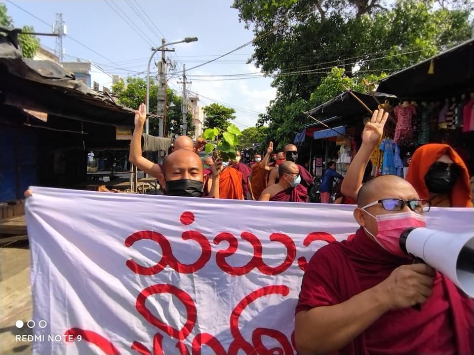 မန္တလေးသံဃာတော်များ စစ်အာဏာရှင်ကိုဆန့်ကျင်ဆန္ဒပြ