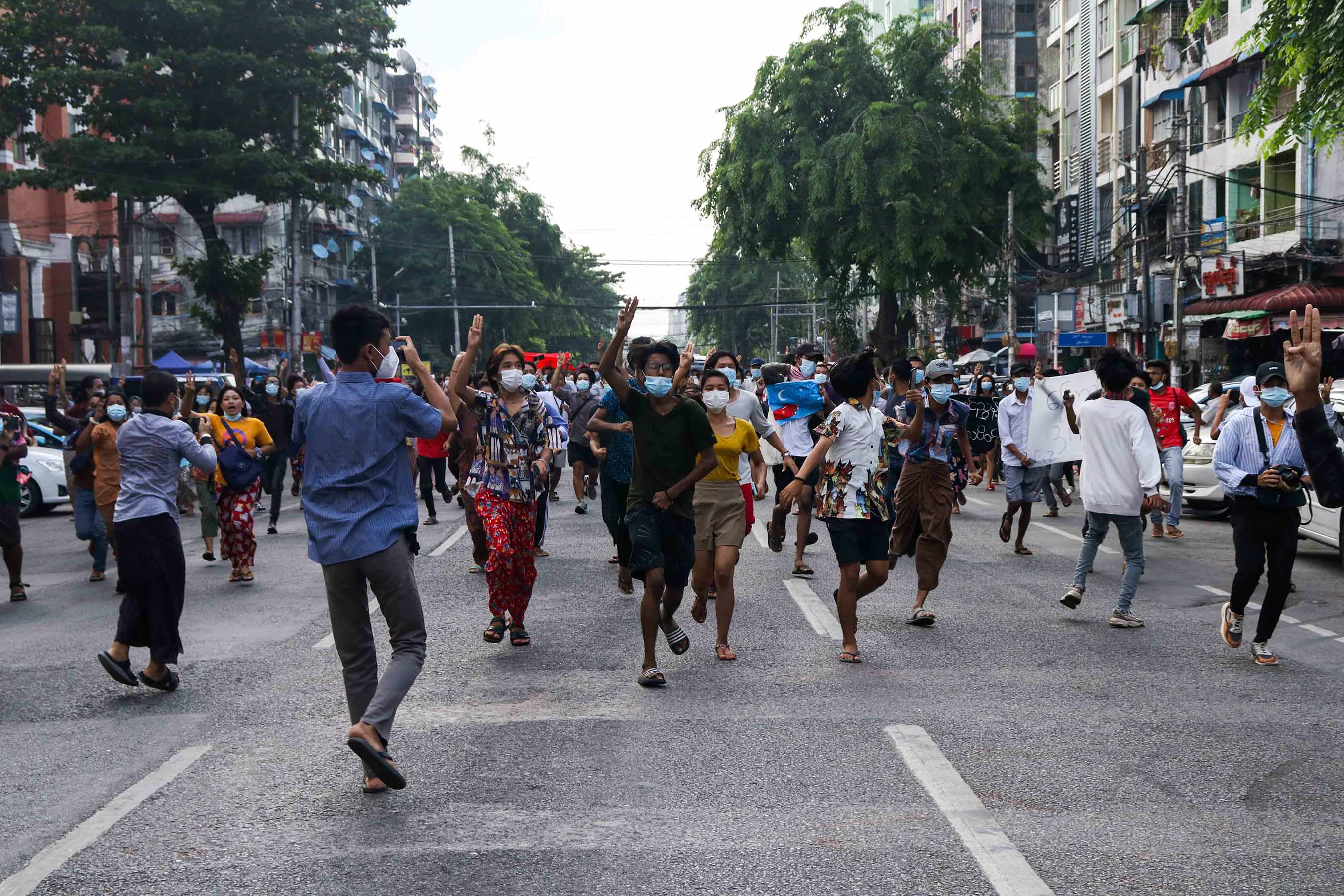 ရန်ကုန်တွင် "တောင်တန်းပြည်မညီညွတ်ကြသည်" ခေါင်းစဉ်ဖြင့် ဆန္ဒပြသည့် လူငယ်အချို့ ဖမ်းဆီးခံရ