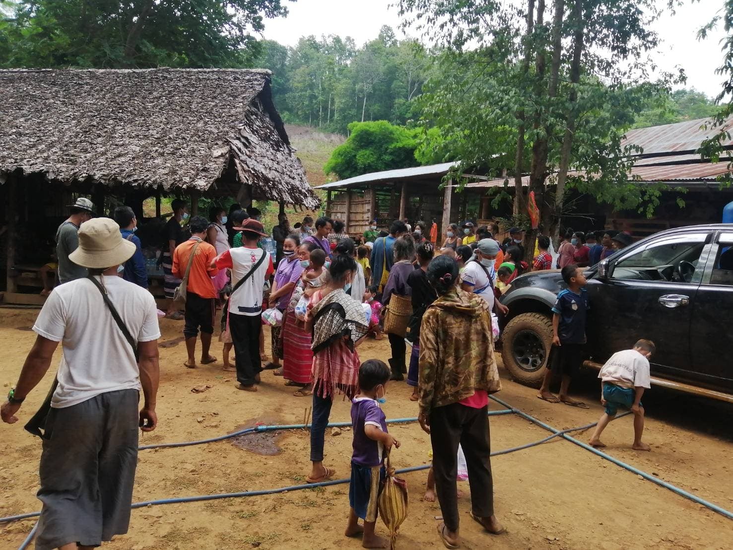 ထိုင်းကို ရှောင်တိမ်းသွားသည့် ဖလူးရွာသားများ မြန်မာဘက်ပြန်လာ