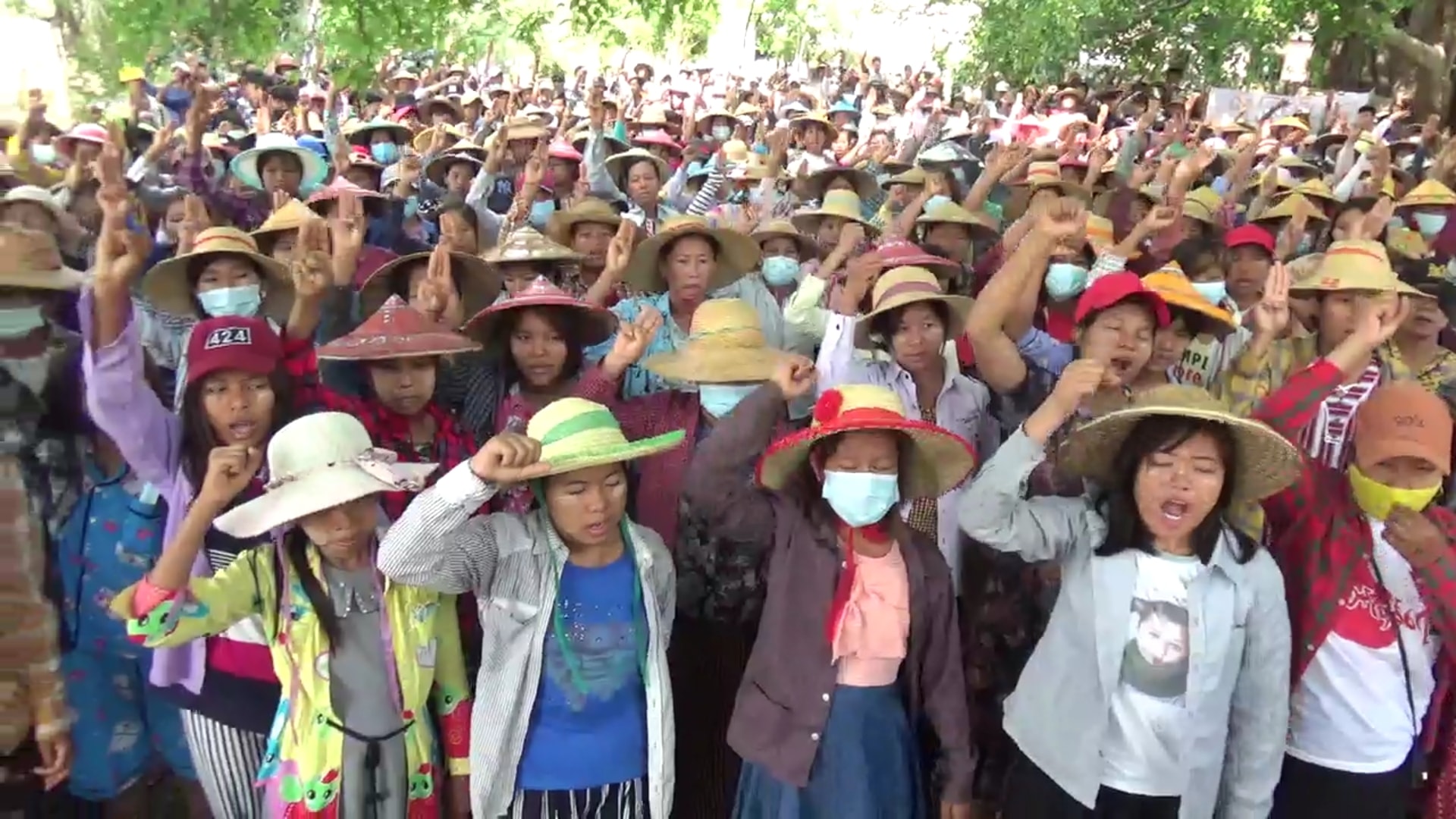 စစ်အာဏာရှင်ကို ငြိမ်းချမ်းစွာ ဆန့်ကျင်တော်လှန်နေကြသည့် ယင်းမာပင်နှင့် ဆားလင်းကြီးဒေသက ပြည်သူများ