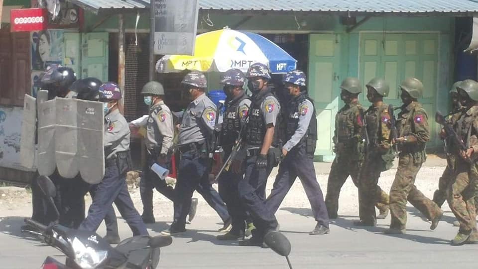 မိုးကုတ်တွင် ရွာလူကြီး ၁ ဦးကို အကြမ်းဖက်စစ်တပ်က သေနတ်ဖြင့်ပစ်ခတ် ဖမ်းဆီး