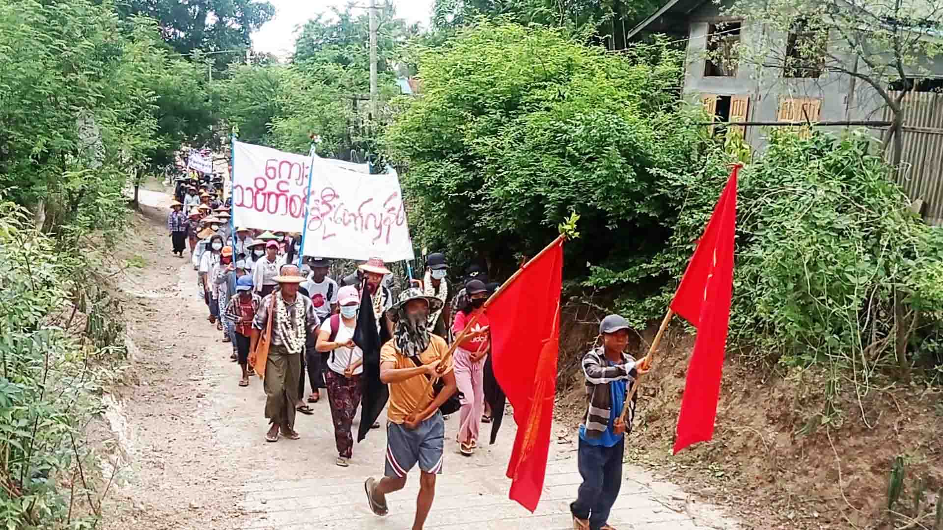 စစ်အာဏာရှင်အမြစ်ပြတ်ရေး ယင်းမာပင်နှင့် ဆားလင်းကြီးတွင် ဆက်လက်ဆန္ဒပြ