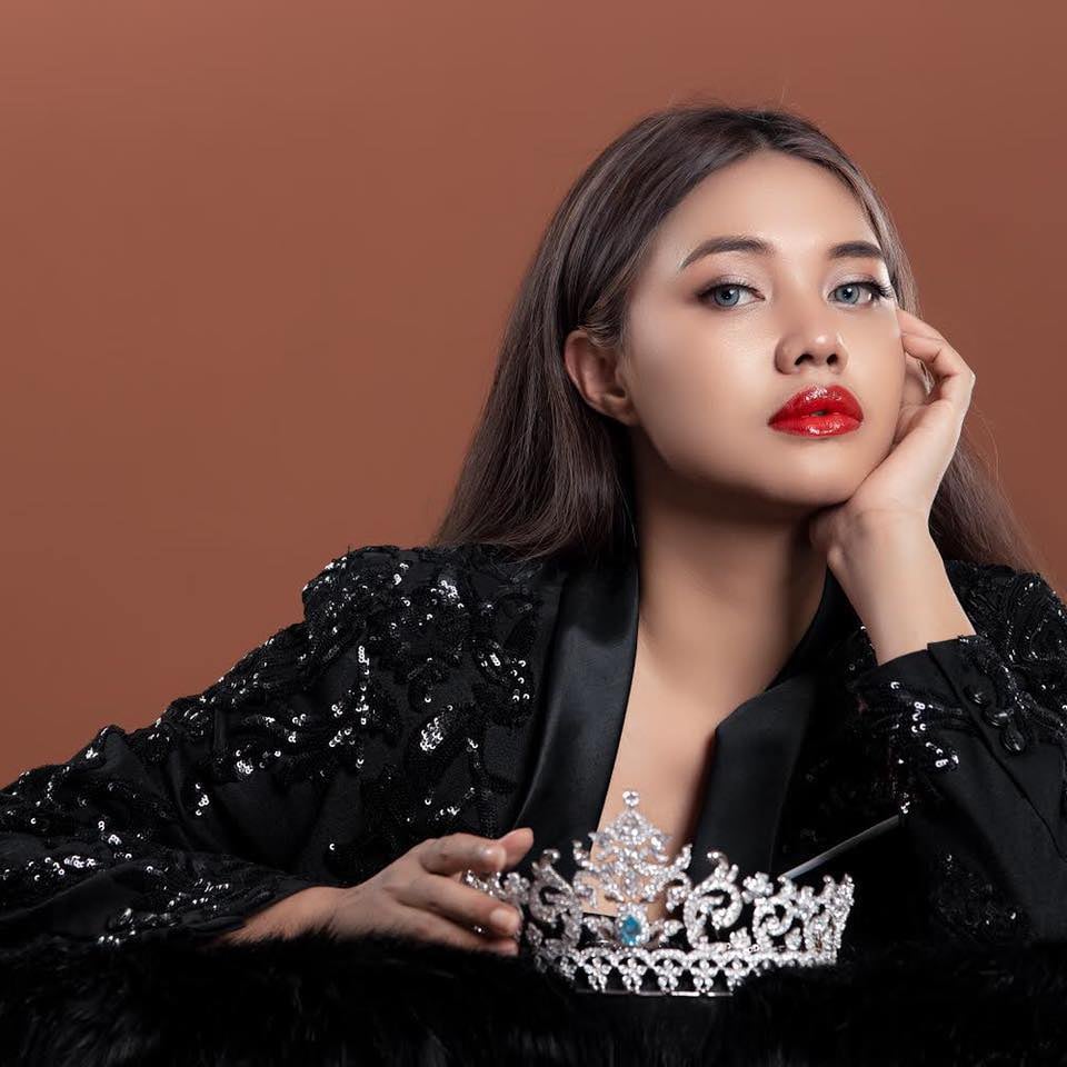 မီးရှို့ဖျက်ဆီးခံရသည့် ကင်းမရွာအတွက် မြန်မာအလှမယ်ယမုံက  သရဖူရောင်းချလှူဒါန်းမည်